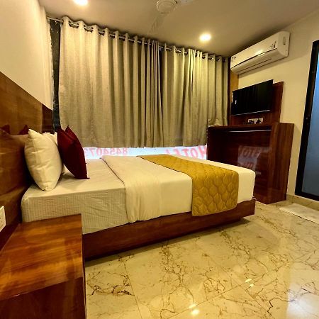 Hotel Delmond Prime- Near Nesco 뭄바이 외부 사진