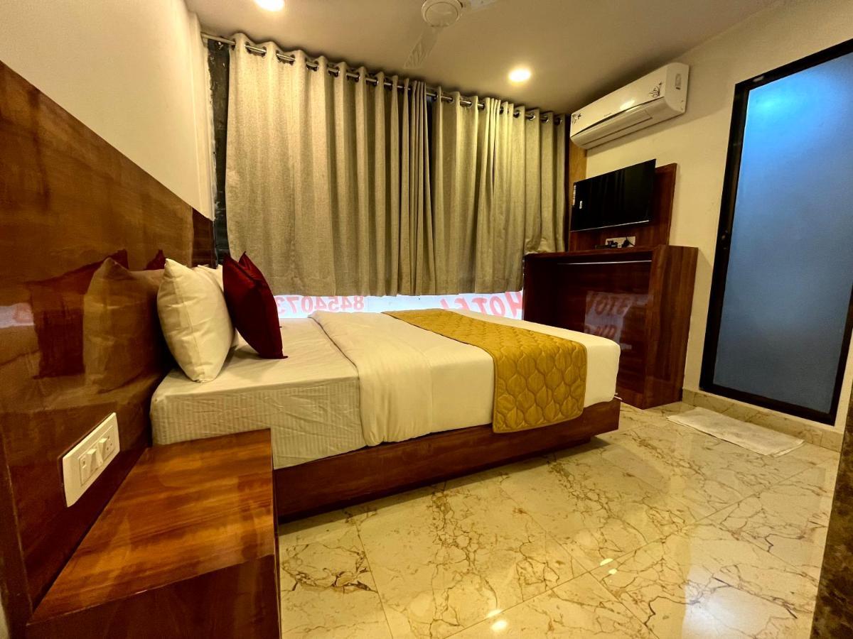 Hotel Delmond Prime- Near Nesco 뭄바이 외부 사진