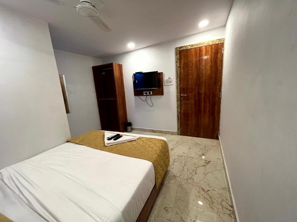 Hotel Delmond Prime- Near Nesco 뭄바이 외부 사진