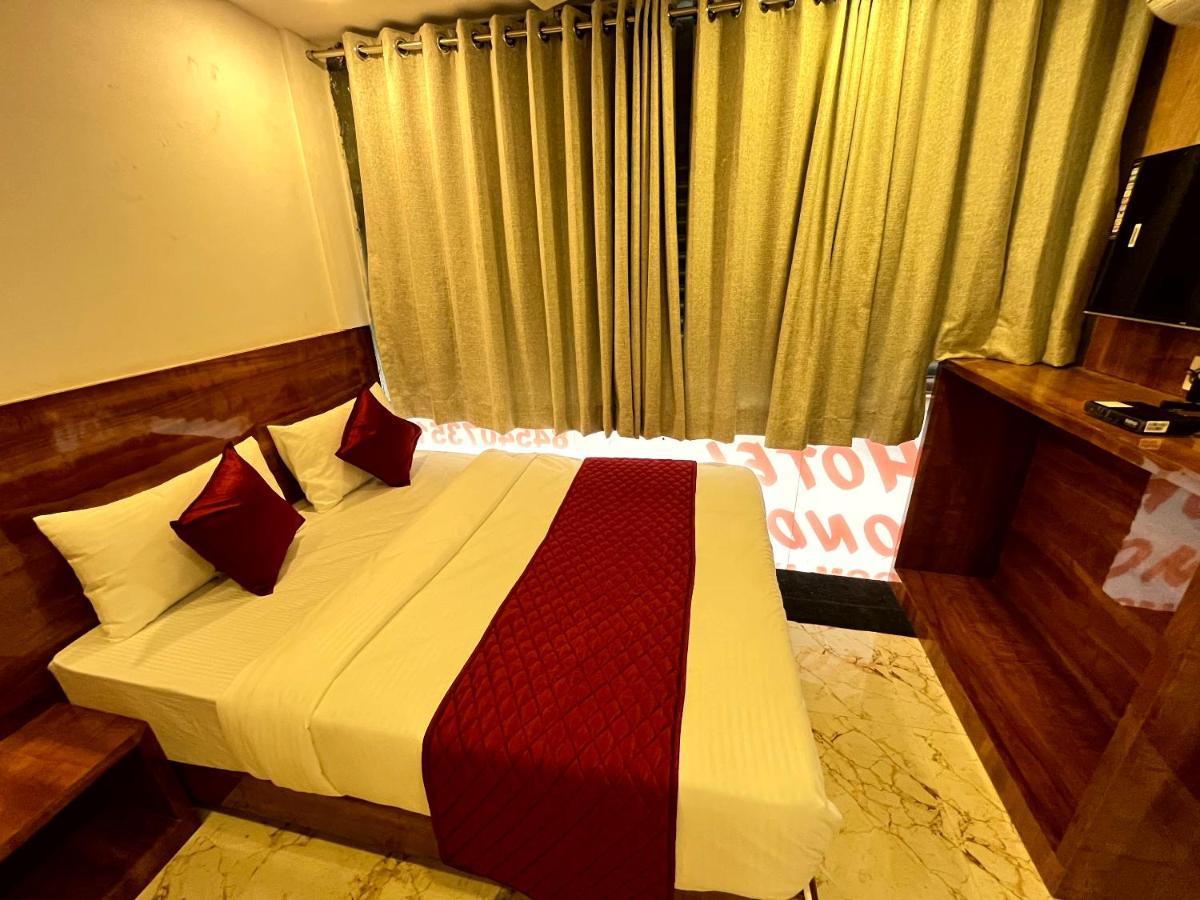 Hotel Delmond Prime- Near Nesco 뭄바이 외부 사진