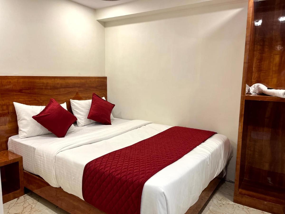 Hotel Delmond Prime- Near Nesco 뭄바이 외부 사진