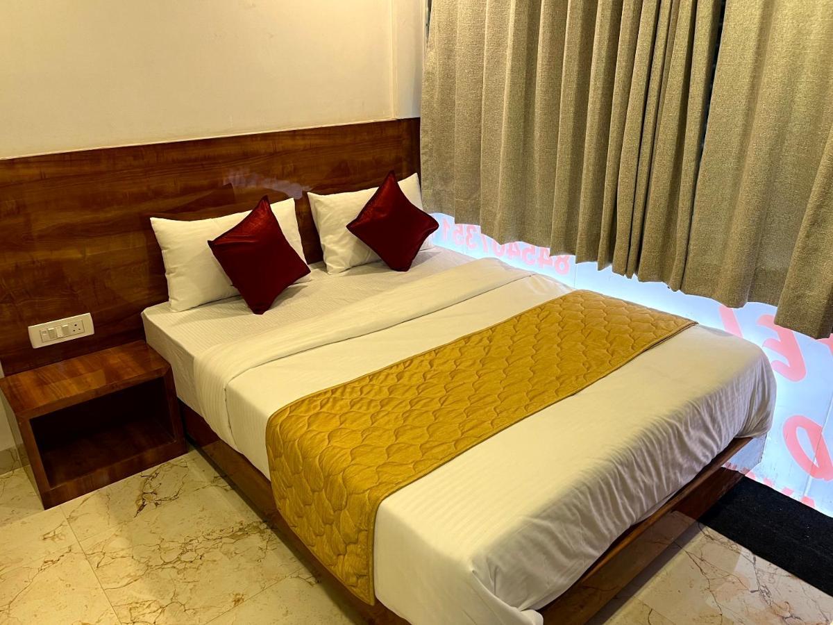 Hotel Delmond Prime- Near Nesco 뭄바이 외부 사진