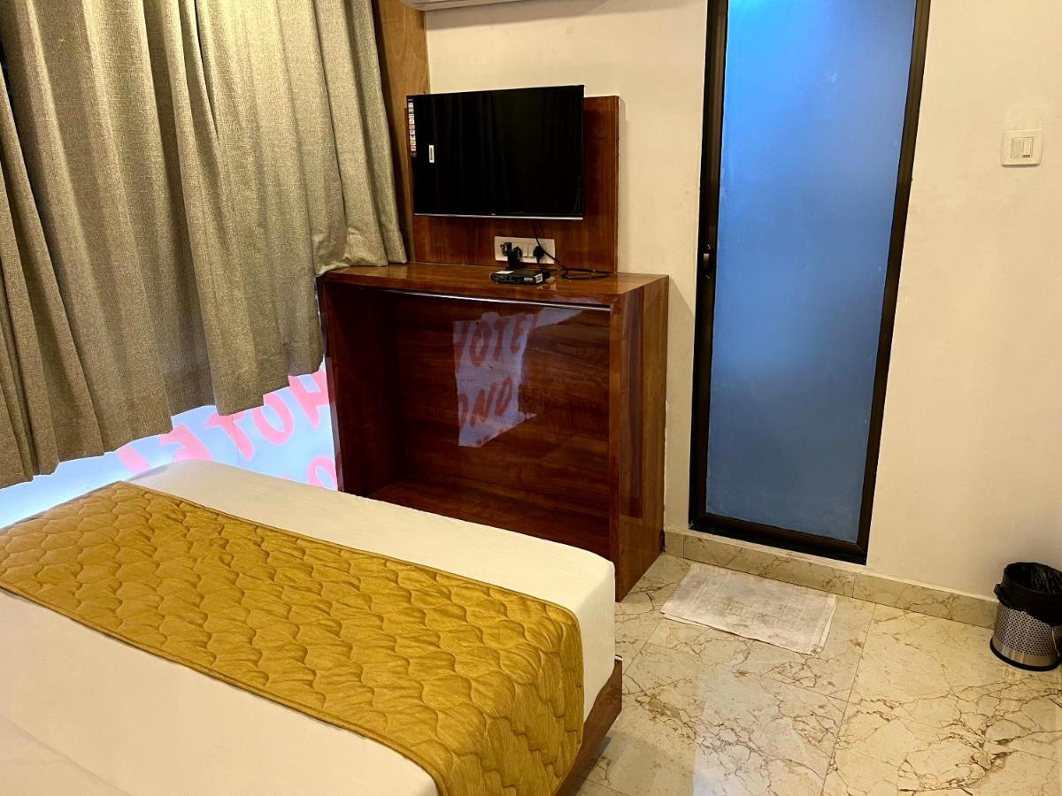 Hotel Delmond Prime- Near Nesco 뭄바이 외부 사진